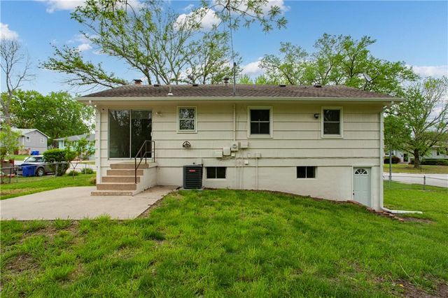 6905 E 136 Street, Grandview, MO 64030