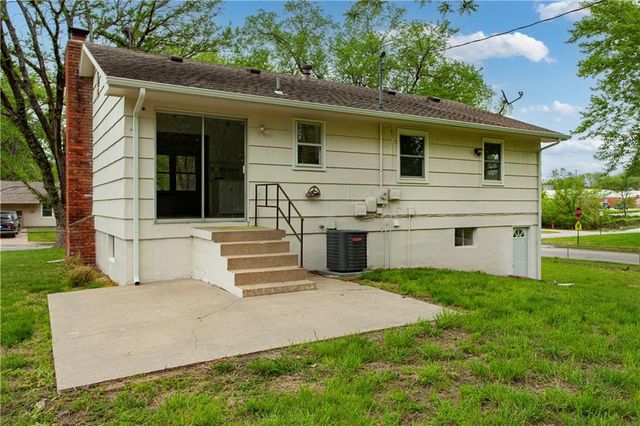 6905 E 136 Street, Grandview, MO 64030