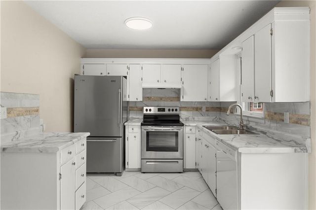 6905 E 136 Street, Grandview, MO 64030
