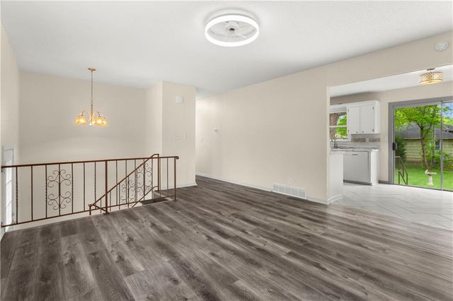6905 E 136 Street, Grandview, MO 64030