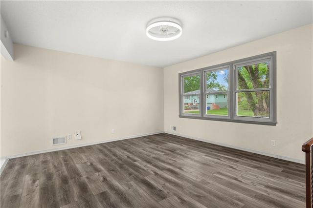 6905 E 136 Street, Grandview, MO 64030
