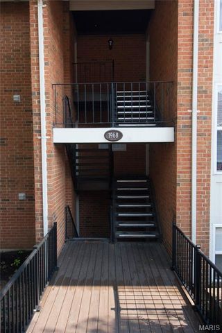 1968 Greenglen Drive 101, Kirkwood, MO 63122