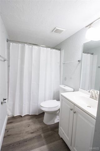 1968 Greenglen Drive 101, Kirkwood, MO 63122