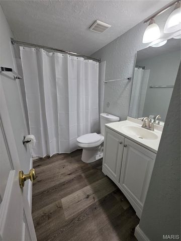 1968 Greenglen Drive 101, Kirkwood, MO 63122