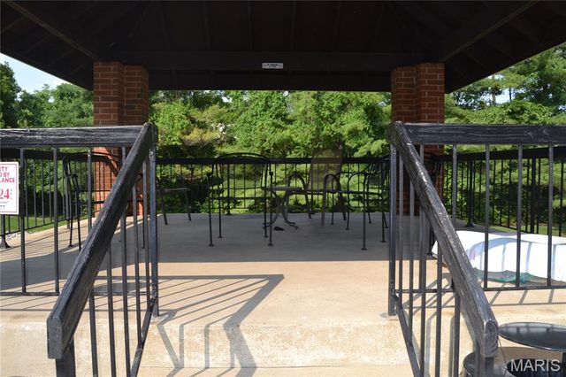 1968 Greenglen Drive 101, Kirkwood, MO 63122