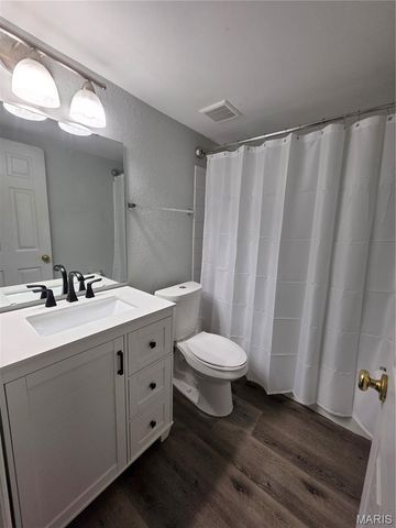 1968 Greenglen Drive 101, Kirkwood, MO 63122
