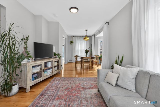 14 Warren Street, New London, CT 06320