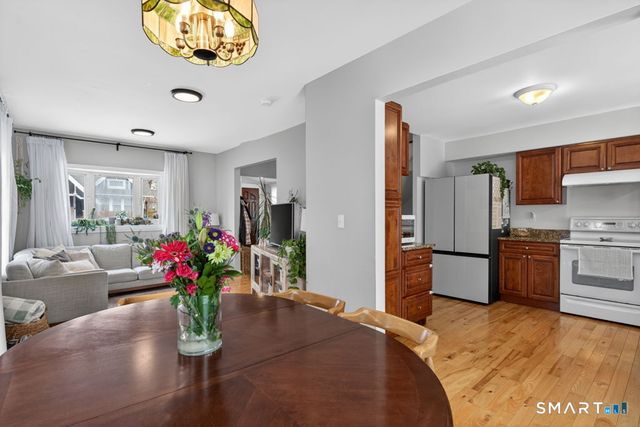 14 Warren Street, New London, CT 06320