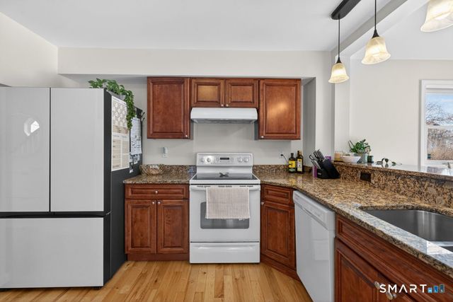 14 Warren Street, New London, CT 06320