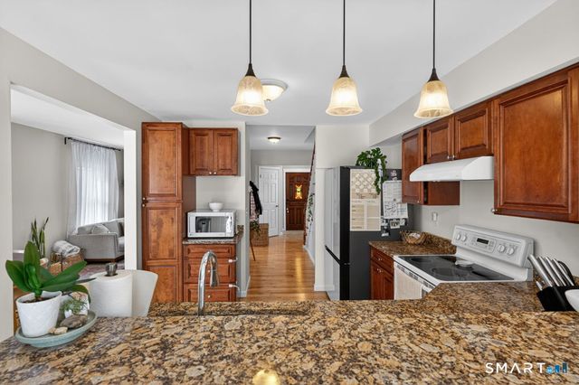 14 Warren Street, New London, CT 06320