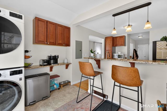 14 Warren Street, New London, CT 06320