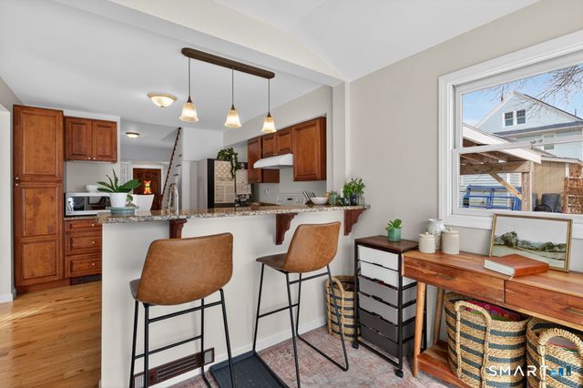 14 Warren Street, New London, CT 06320