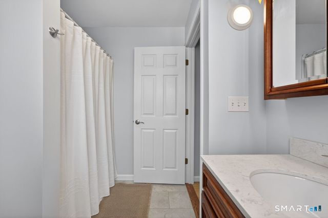 14 Warren Street, New London, CT 06320