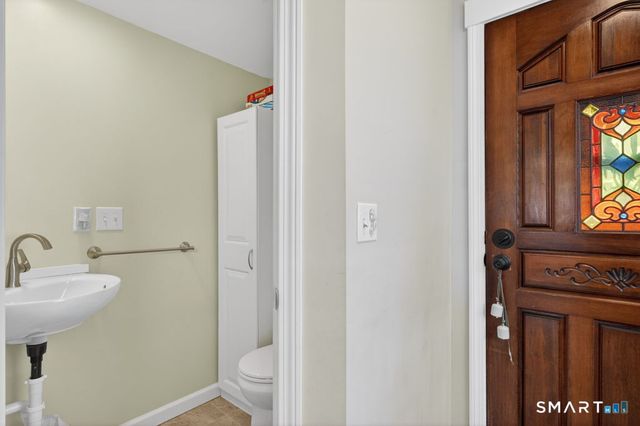 14 Warren Street, New London, CT 06320