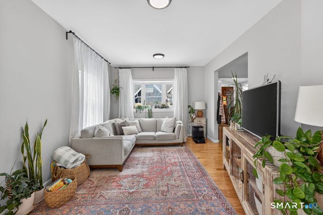 14 Warren Street, New London, CT 06320