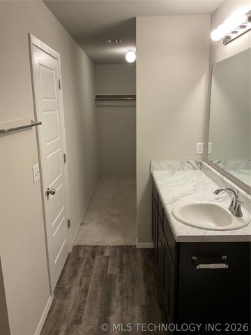 7514 E 160th Place S, Bixby, OK 74008