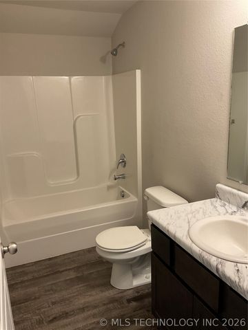 7514 E 160th Place S, Bixby, OK 74008