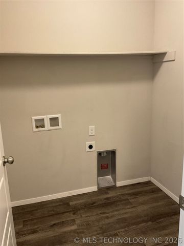 7514 E 160th Place S, Bixby, OK 74008