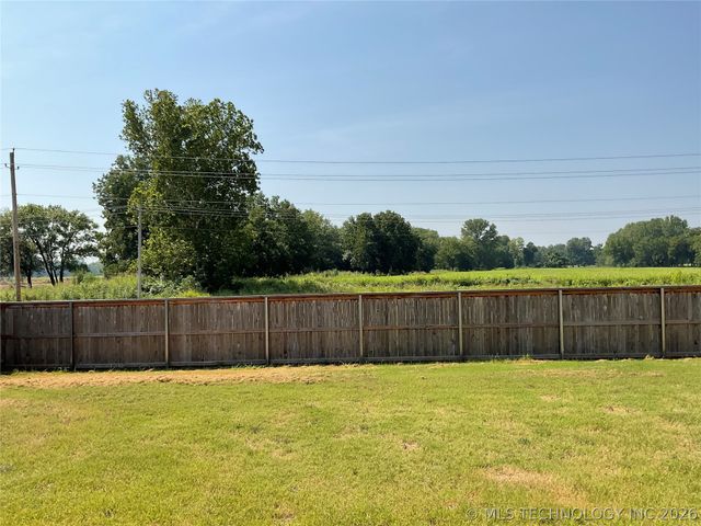 7514 E 160th Place S, Bixby, OK 74008