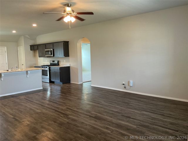 7514 E 160th Place S, Bixby, OK 74008