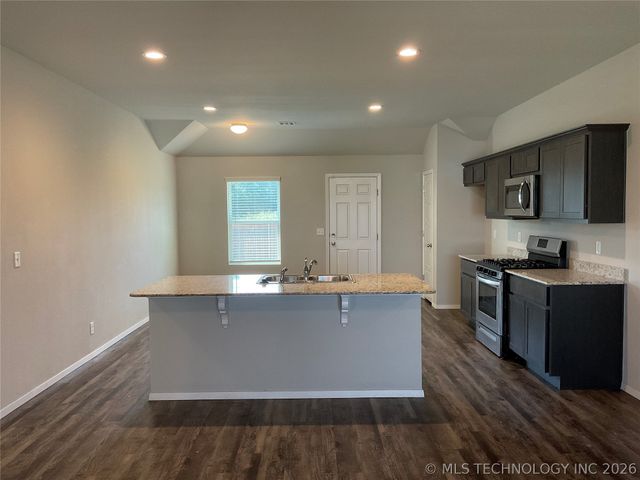 7514 E 160th Place S, Bixby, OK 74008