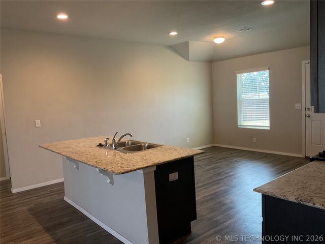 7514 E 160th Place S, Bixby, OK 74008