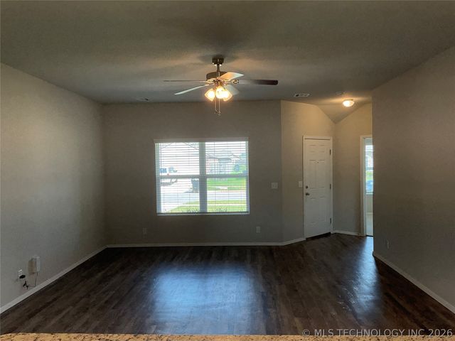 7514 E 160th Place S, Bixby, OK 74008