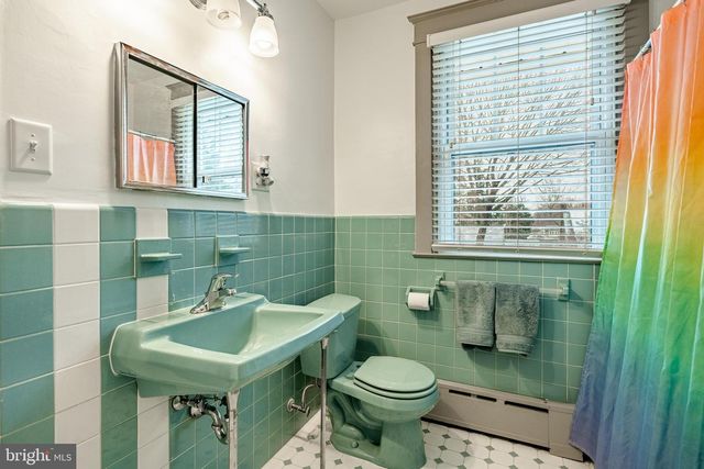 1122 MONTGOMERY AVE, Narberth, PA 19072