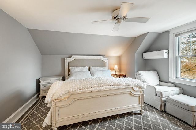 1122 MONTGOMERY AVE, Narberth, PA 19072