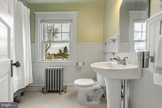 1122 MONTGOMERY AVE, Narberth, PA 19072