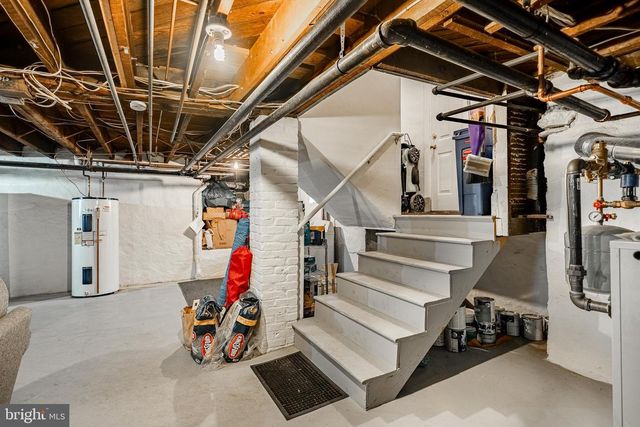 1122 MONTGOMERY AVE, Narberth, PA 19072