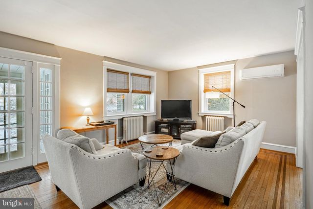 1122 MONTGOMERY AVE, Narberth, PA 19072