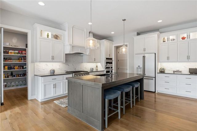 21303 W 94th Terrace, Lenexa, KS 66220