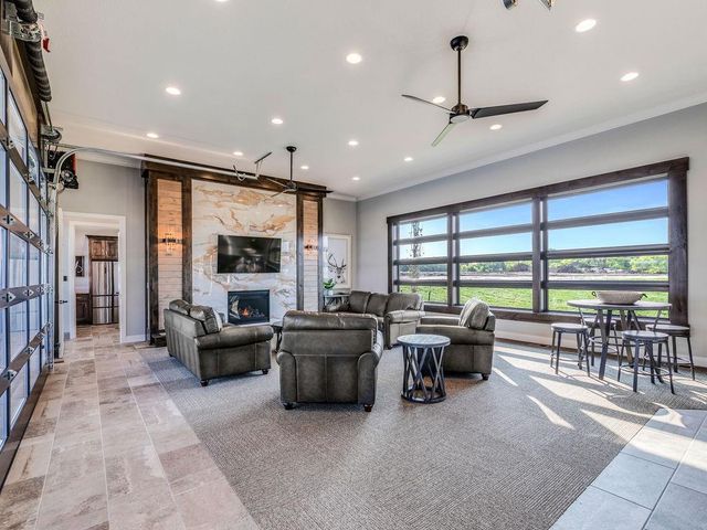 21303 W 94th Terrace, Lenexa, KS 66220