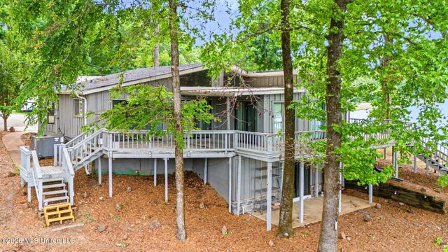 1150 S Thunderbird Drive, Hernando, MS 38632