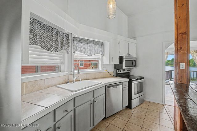1150 S Thunderbird Drive, Hernando, MS 38632