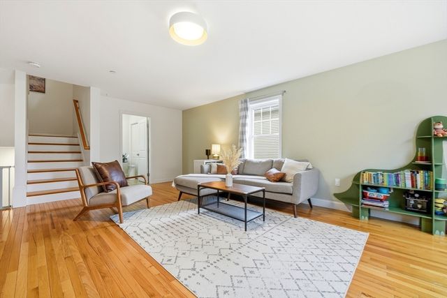 30 Webster St 3, Needham, MA 02494