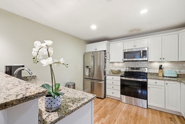 30 Webster St 3, Needham, MA 02494