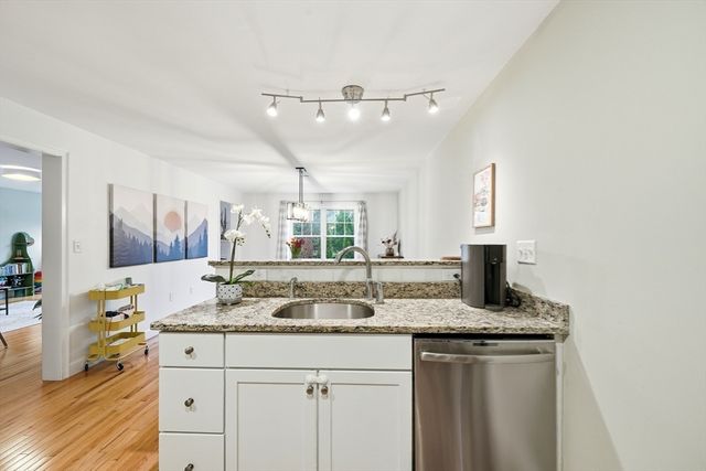 30 Webster St 3, Needham, MA 02494