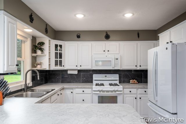 8022 Kraft Avenue SE, Caledonia, MI 49316