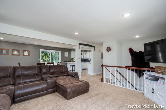 8022 Kraft Avenue SE, Caledonia, MI 49316