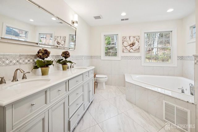 1121 N Washington Avenue N 23, Green Brook, NJ 08812