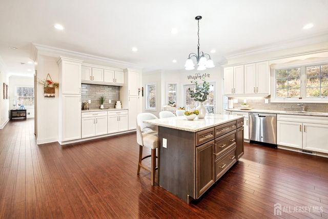 1121 N Washington Avenue N 23, Green Brook, NJ 08812