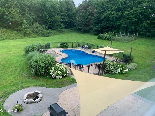 128 Abbey Road, Poestenkill, NY 12140