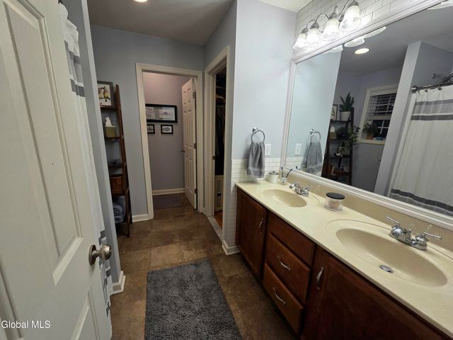 128 Abbey Road, Poestenkill, NY 12140