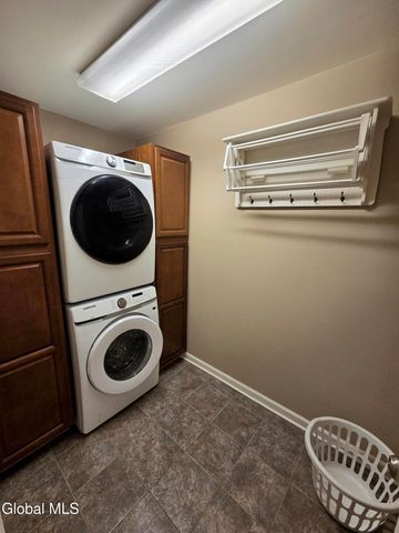 128 Abbey Road, Poestenkill, NY 12140