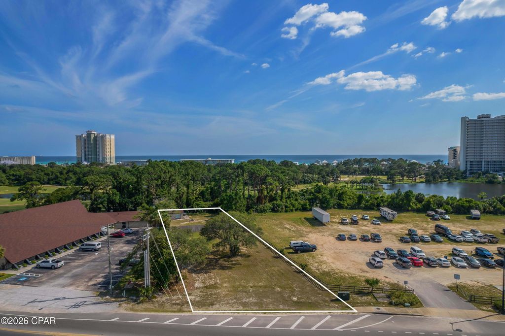 Image 11 of property listing at 9823 Thomas Drive, Panama City Beach, FL 32408