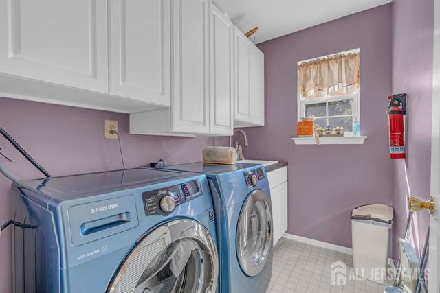 6 Vail Drive, Old Bridge, NJ 07747