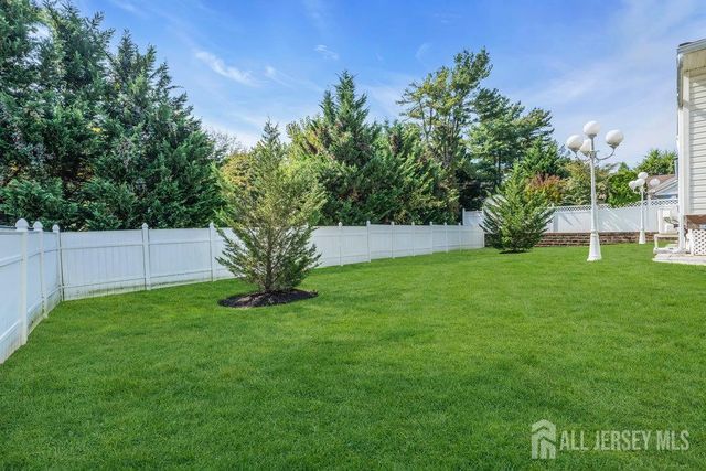 6 Vail Drive, Old Bridge, NJ 07747