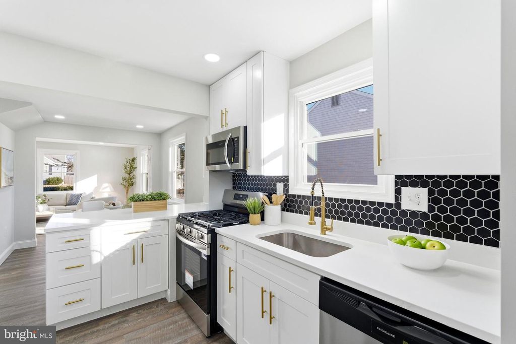 6735 GOUTHIER RD, Falls Church, VA 22042